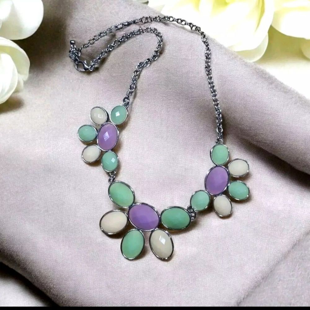 CHARMING CHARLIE SILVER TONE STATEMENT BIB NECKLACE 21"